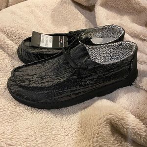 Women’s size 10 Hey Dudes